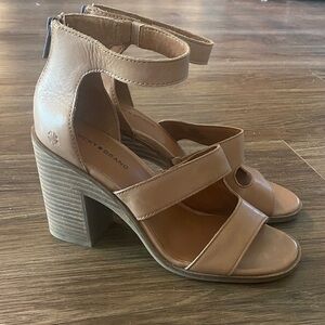 NWOT Lucky Brand Valka Womens Leather Stretch Ankle Strap size 10. Boho rustic